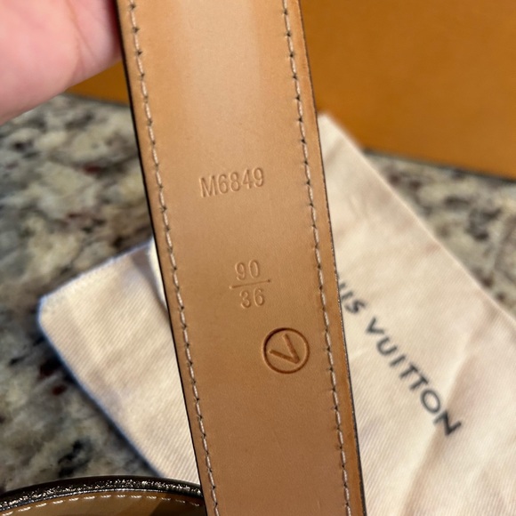 LOUIS VUITTON VERNIS INITIAL BELT - Picture 9 of 13